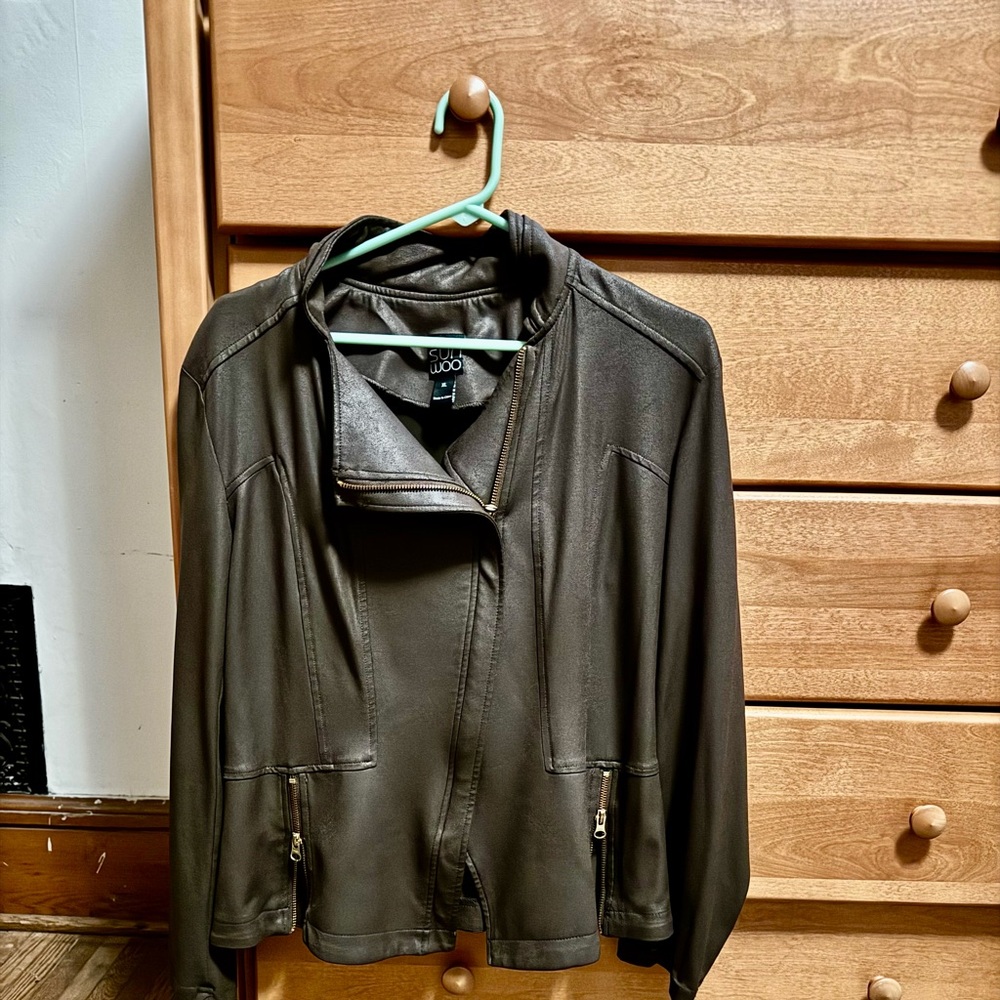 Clara Sun Woo super cute jacket